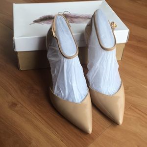 Nude pumps